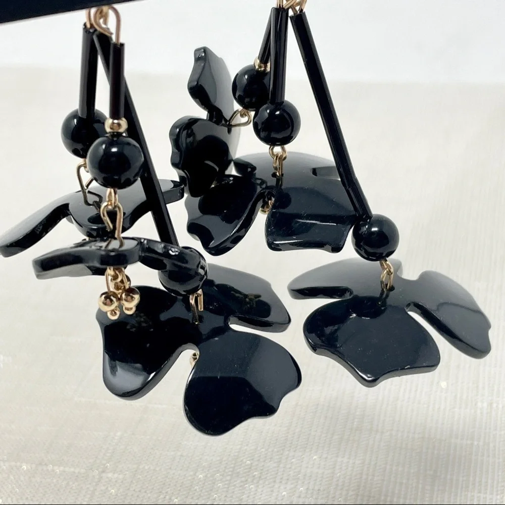 🌺 Torrid Resin Hanging Flower Drop Earrings NWT